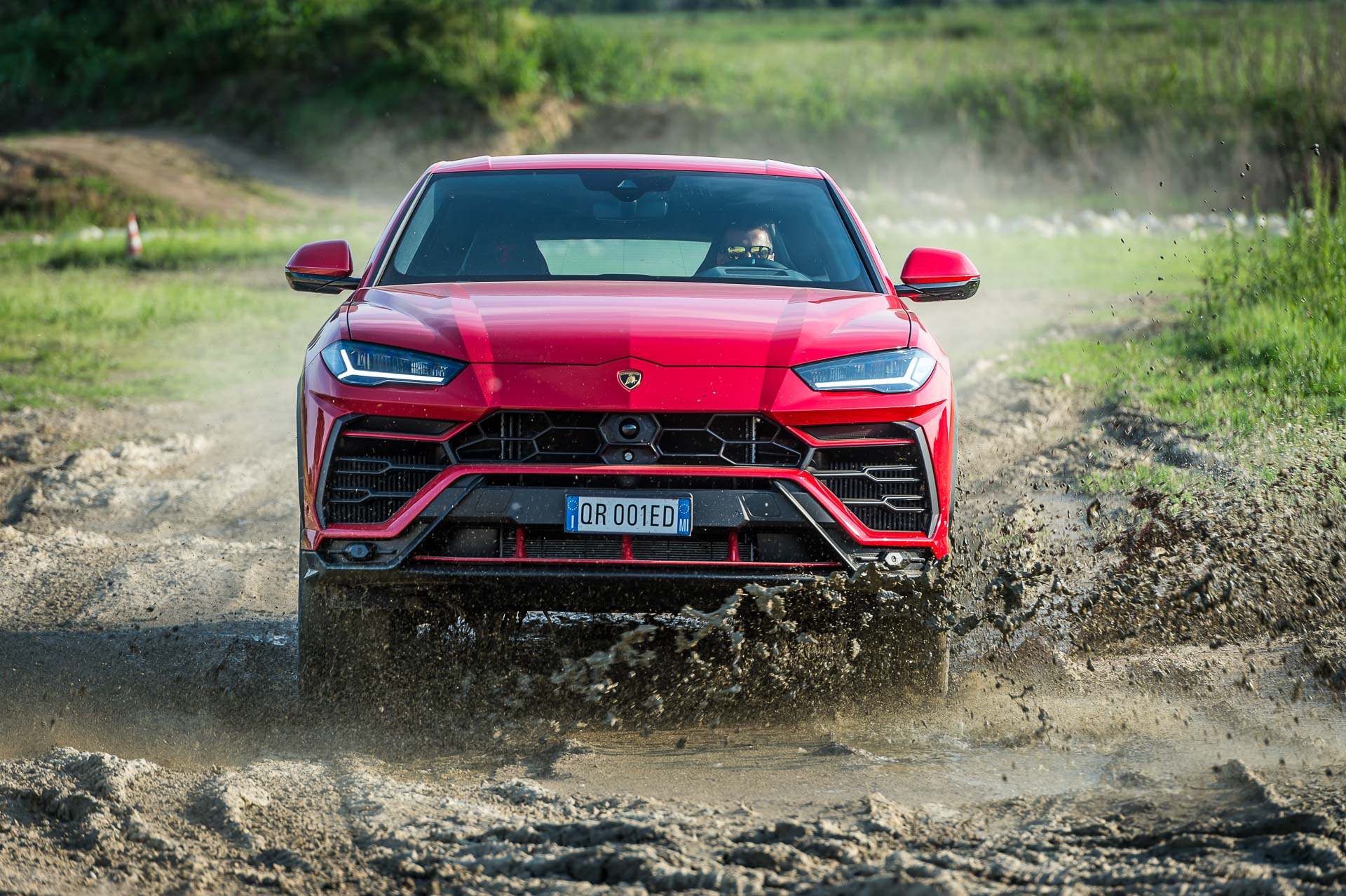 La Lamborghini Urus nel test sul tracciato di Off Road