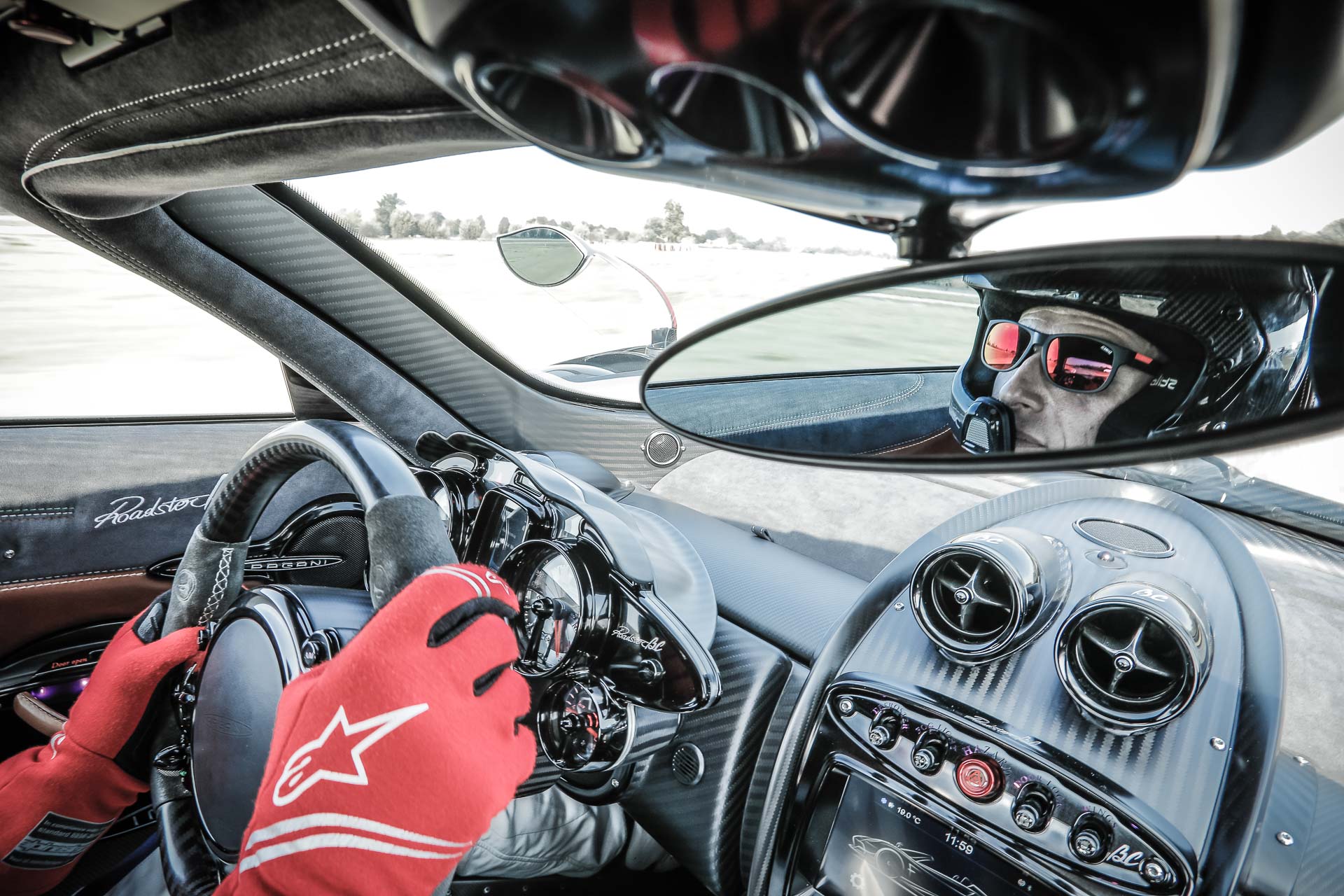 Alla guida di una Pagani Roadster