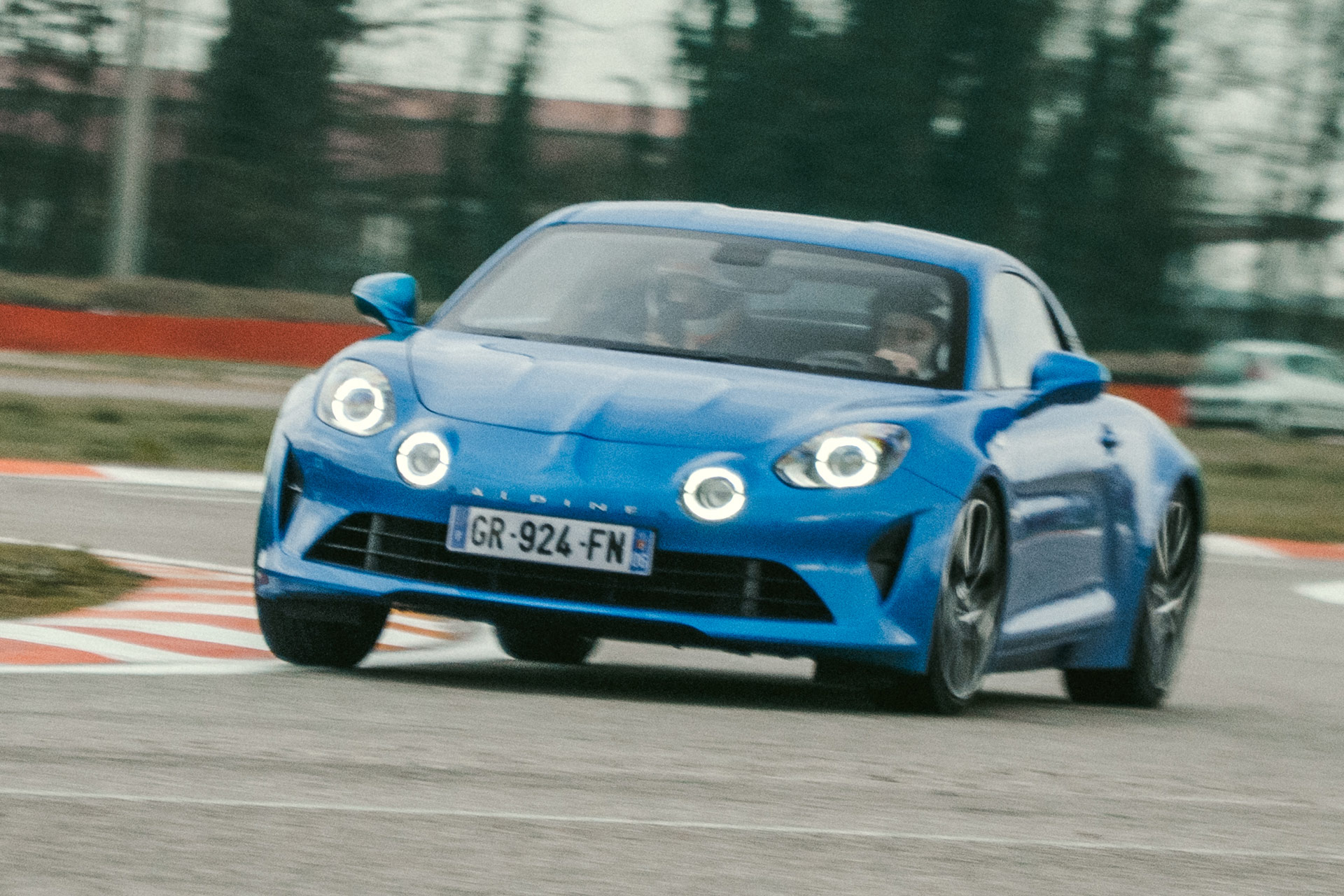 Auto in pista a Vairano