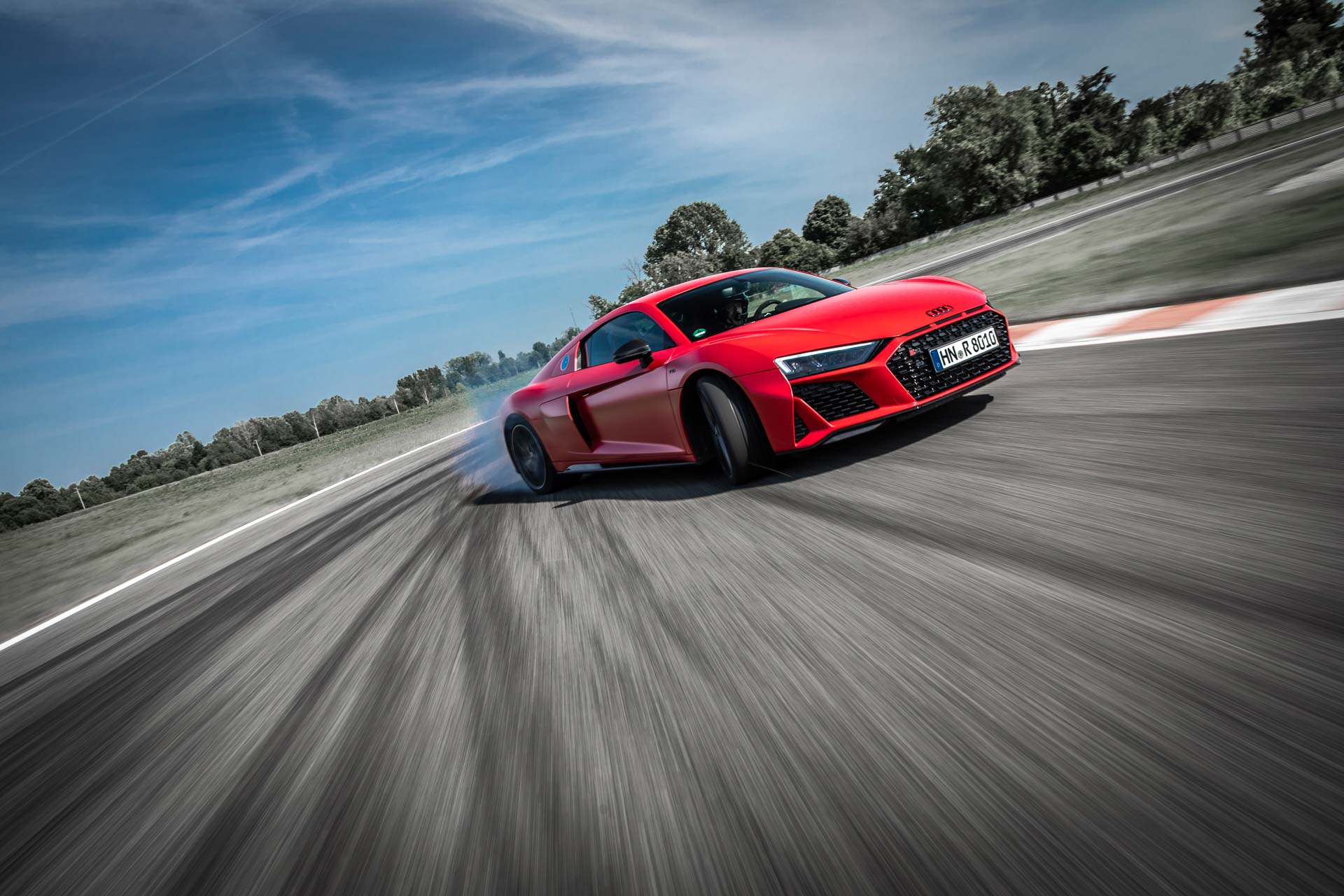 L'Audi R8 durante le sessioni di prova in pista