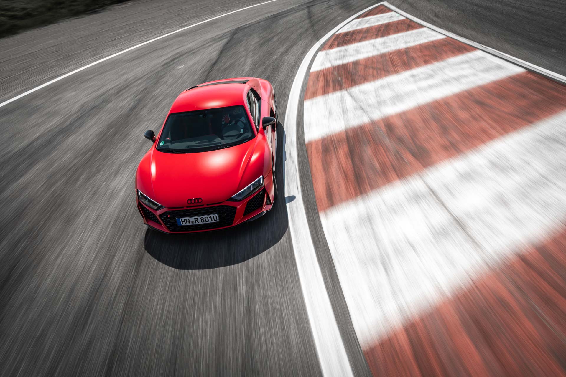 L'Audi R8 durante le sessioni di prova in pista